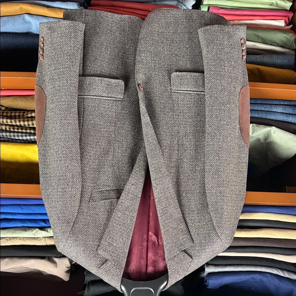 90% wool 10% cashmere made in Italy , Men's Gray Blazer with Elbow Patches